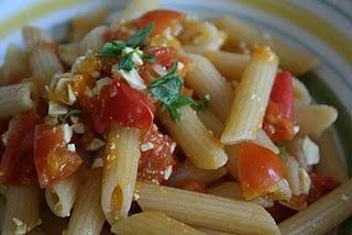 Pasta al farro con pomodorini di Sicilia e Tofu.