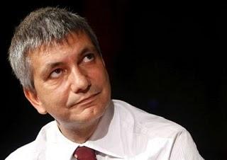 Nichi Vendola è Gay, Meglio Mussolini