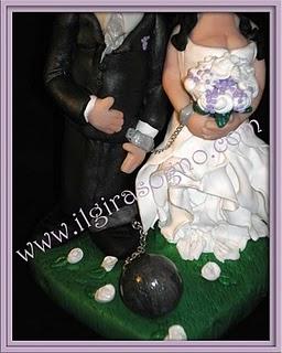 CAKE TOPPER MATRIMONIO PERSONALIZZATO SPOSI AMMANETTATI E CON PALLA AL PIEDE