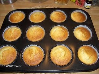 MUFFIN E MARGHERITINE ALLO YOGURT E POLPA DI MELA