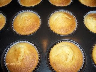 MUFFIN E MARGHERITINE ALLO YOGURT E POLPA DI MELA