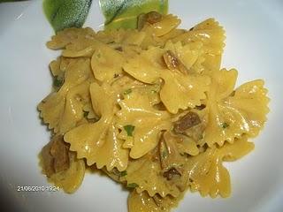 FARFALLE CON FUNGHI SECCHI E ZAFFERANO