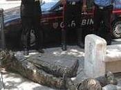 mondo vario. Prendi inutile idiota degli uo...