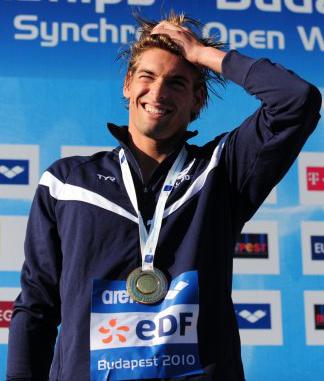 Camille Lacourt, il compare perfetto maestro di nuoto