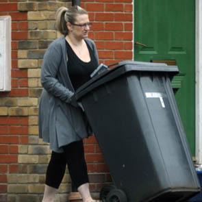 INGHILTERRA, SORELLA DI BECKHAM PRENDE ASSISTENZA SOCIALE DI 200 EURO