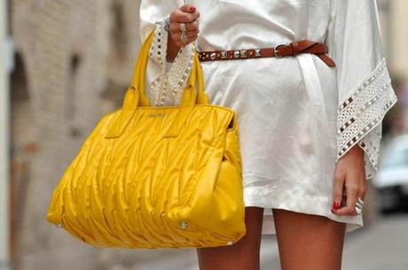 Le cinture sono sempre di tendenza, sottili o alte la mag...