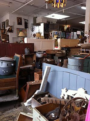 WILLIAMSBURG's VINTAGE SHOP, BROOKLYN