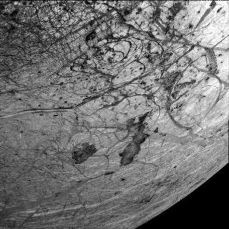 Europa e i laghi ghiacciati su Thera Macula