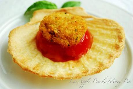 Polpette di baccalà in conchiglie di briséé con gelatina di pomodoro