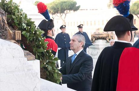 Roma/ Il Ministro Di Paola all’Altare della Patria