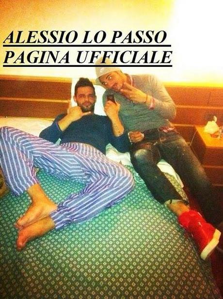 Francesco Monte dà ad Alessio Lo Passo il bacio della buonanotte