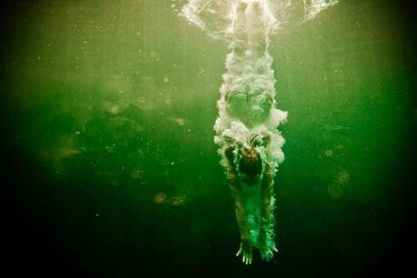 Un tuffo nell'acqua del corpo femminile