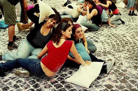 Ragazze a Piazza S. Maria in Trastevere