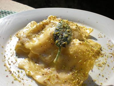 Ravioli alla Zucca con Salvia Fritta e Pistacchi