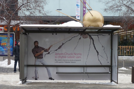 Chuck Norris può fare tutto, anche secondo T-Mobile