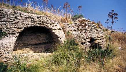 Menfi, Cultura: tornano in città i reperti archeologici dell’età del ferro.  Via libera della Soprintendenza per il Museo civico