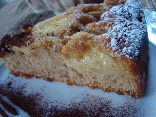 Torta 4 quarti alla cannella con mele e uvetta.