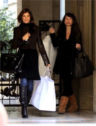 Belen Rodriguez ed Elisabetta Canalis si sfidano a colpi di Shopping.