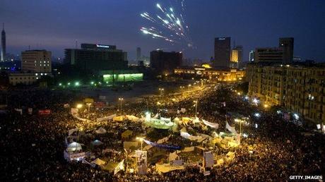 Il Cairo: cariche della polizia davanti al consiglio dei ministri. Ucciso un manifestante