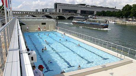 La piscina galleggiante Josephine Baker