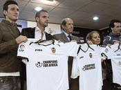 Calcio, Spagna: Valencia senza jersey sponsor lancia nuova camiseta “Champions Africa”