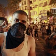 Egitto: piazza Tahrir, scontri e guerriglia. Arrestati 1 blogger e 2 videomaker italiani!