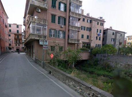 Genova_via_Chiaravagna_casa_nel_fiume