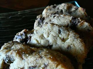 BISCOTTI SABBIATI AL CIOCCOLATO E NOCCIOLE....