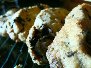 BISCOTTI SABBIATI AL CIOCCOLATO E NOCCIOLE....