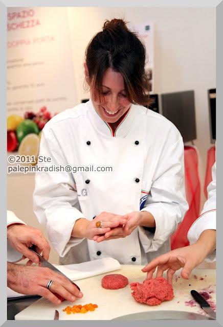 Tortino dolce di spinaci e mandorle con salsa al torrone: una serata di lezioni di cucina al microonde con LG.