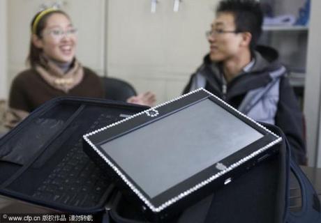 Ragazzo crea un tablet con Windows 7 da 125 dollari