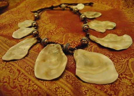 DIY. Coral and shells necklaces.