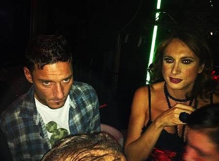 FRANCESCO TOTTI E VLADIMIR LUXURIA AL MUCCASSASSINA