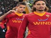 Roma, Osvaldo picchia Lamela, sospeso