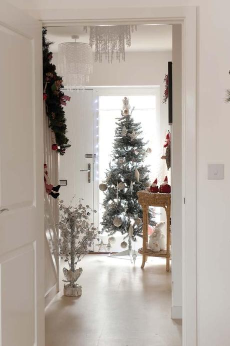 a Londra una casa decorata per il Natale