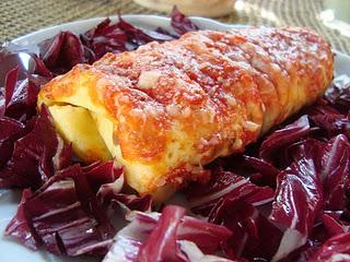 Cannelloni di crèpes con radicchio e patate.