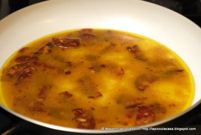 le uova: la ricetta della stracciatella (uova strapazzate) con chorizo, paprika affumicata e salsa worcester