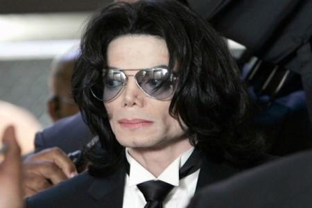 michaeljackson 450x300 Michael Jackson, Medico condannato a 4 anni 