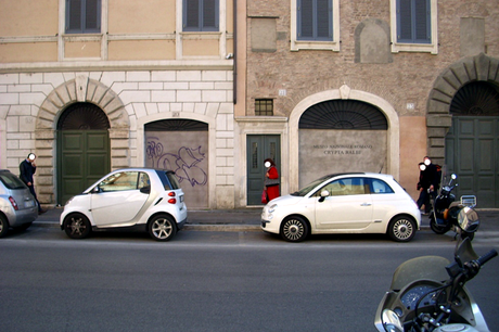 E adesso taggano perfino sui musei!