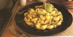 conchiglie,fiori di zucca,cucinare fiori di zucca,ricette fiori di zucca,primi piatti fiori di zucca,