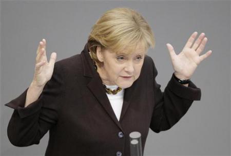 La Merkel: siamo seduti su una polveriera