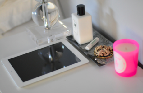 mandarintree:

The candle and the iPad x

nice things x