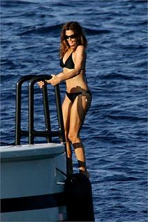 CINDY CRAWFORD BELLA IN BIKINI A 45 ANNI