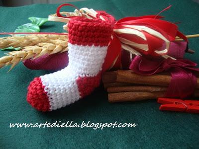 Decorazioni Natale. miniature all'uncinetto in cotone calzine natalizie.Video tutorial