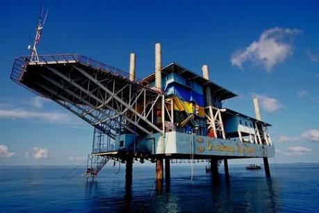 Viaggi nel Mondo - Malesia Dormire e dedicarsi alle immersioni da una ex piattaforma petrolifera