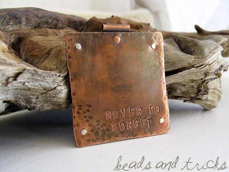 Un ciondolo, per non dimenticare