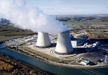 Otto attivisti di Greenpeace penetrano in una centrale nucleare francese