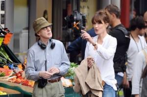 woody allen carla bruni  300x198 Midnight in Paris, secondo me.