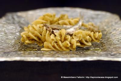 Una pasta veloce, facile e gustosa: Fusilloni detto fatto con crema di broccoletti di Anguillara e acciughe del golfo sotto sale