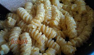 Fusilli con ricotta e curry